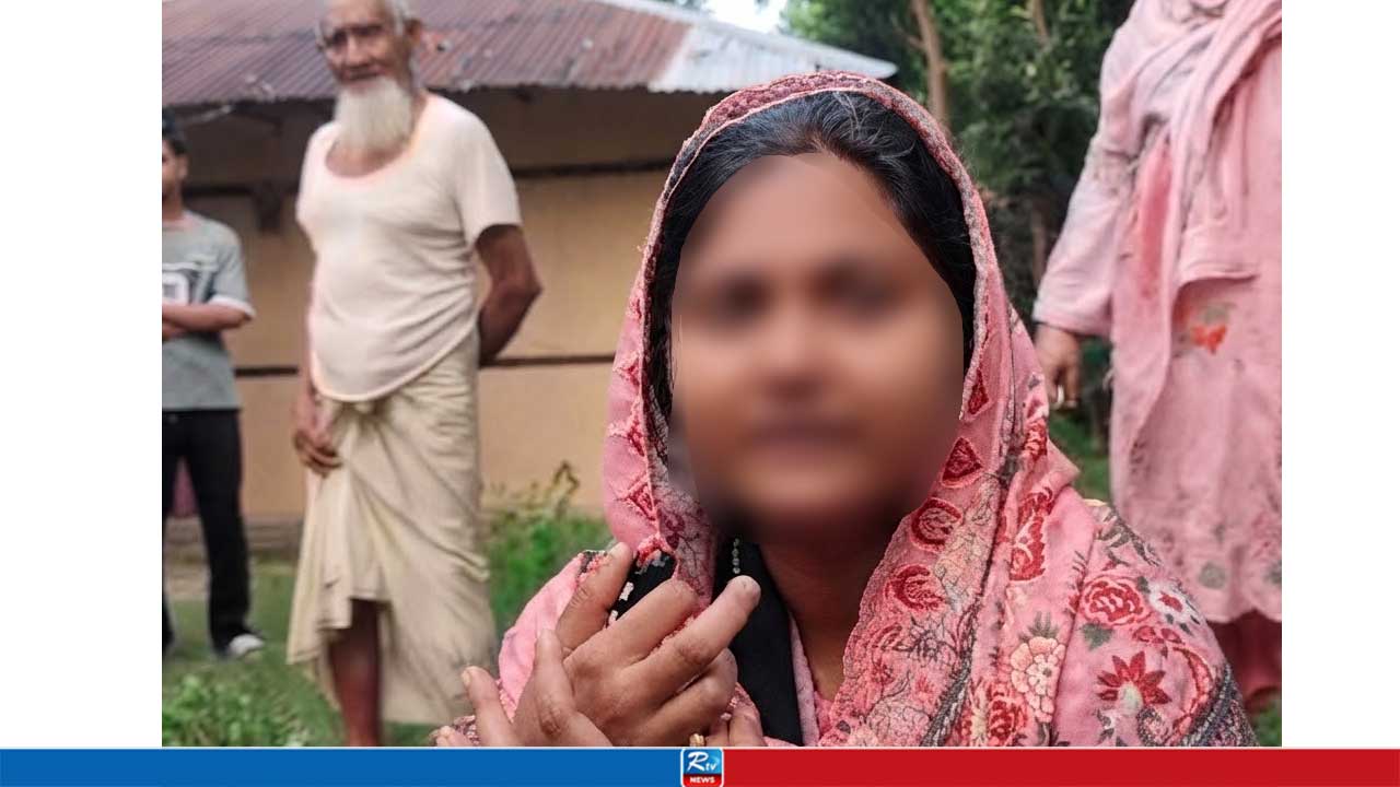 ঘুমন্ত শাশুড়িকে কোপালেন নববধূ, দায় গেল জিনের ঘাড়ে!