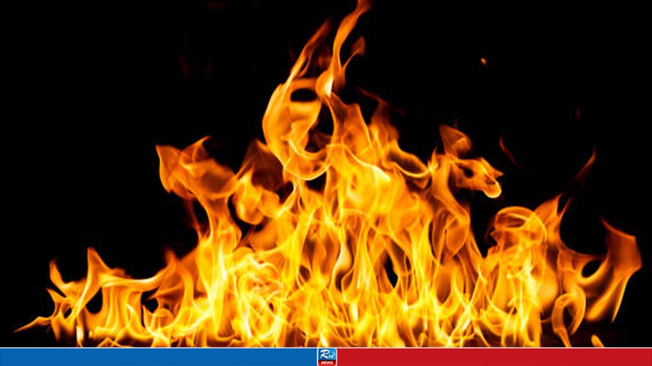 চট্টগ্রামের নিউ মার্কেটে আগুন