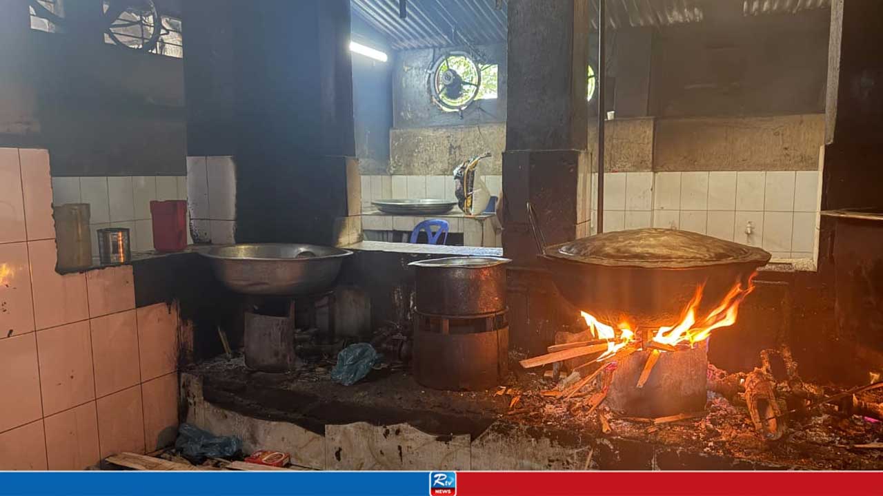 গ্যাস সংকটে জবির ক্যাফেটেরিয়া, ব্যাহত হচ্ছে রান্নার কার্যক্রম