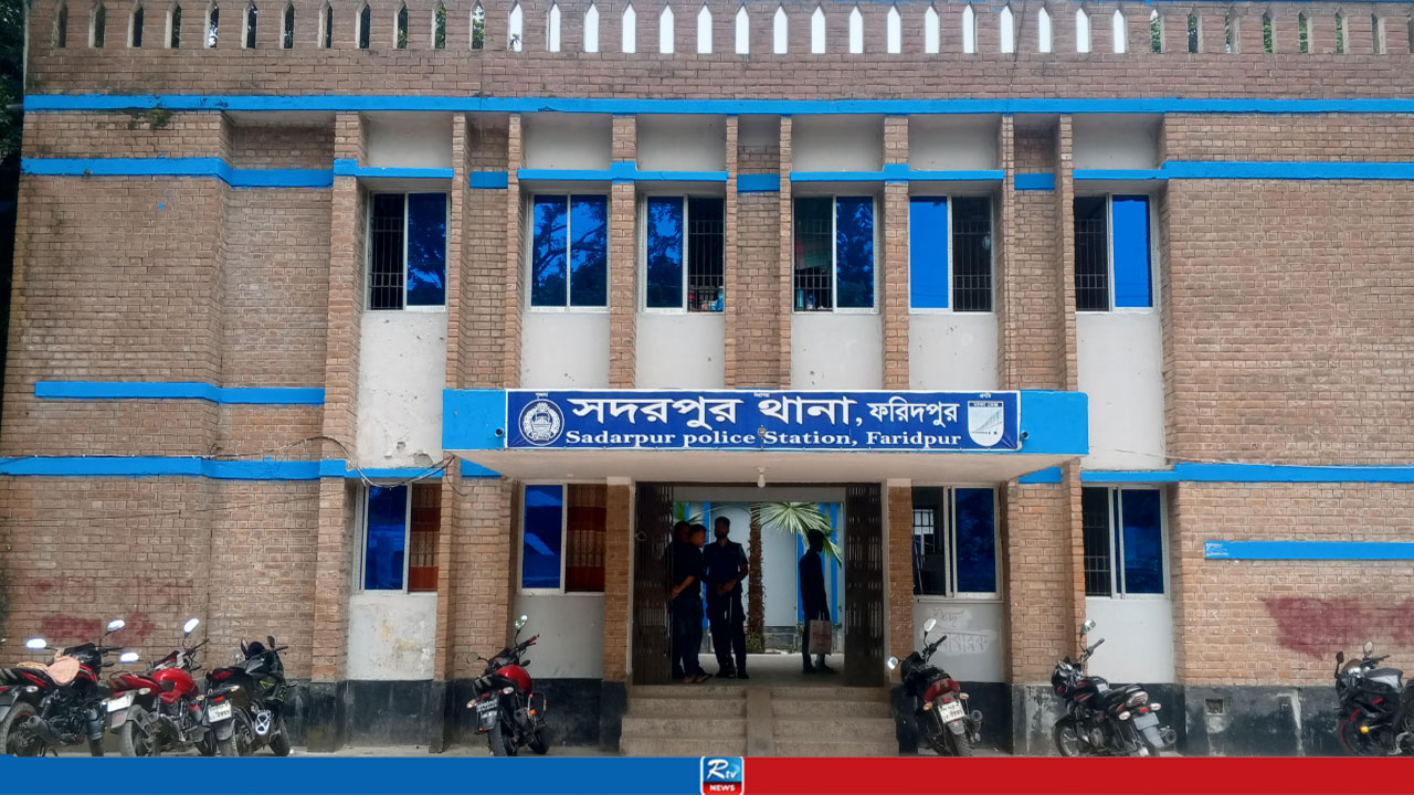 চা খাওয়ার ভঙ্গিতে সন্দেহ, অতঃপর মিলল...