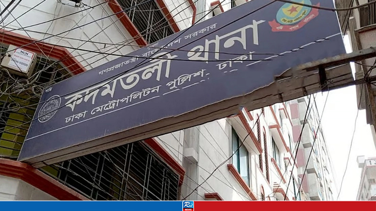 দরজায় তালা, খাটের নিচে রক্তাক্ত মরদেহ, উধাও স্বামী