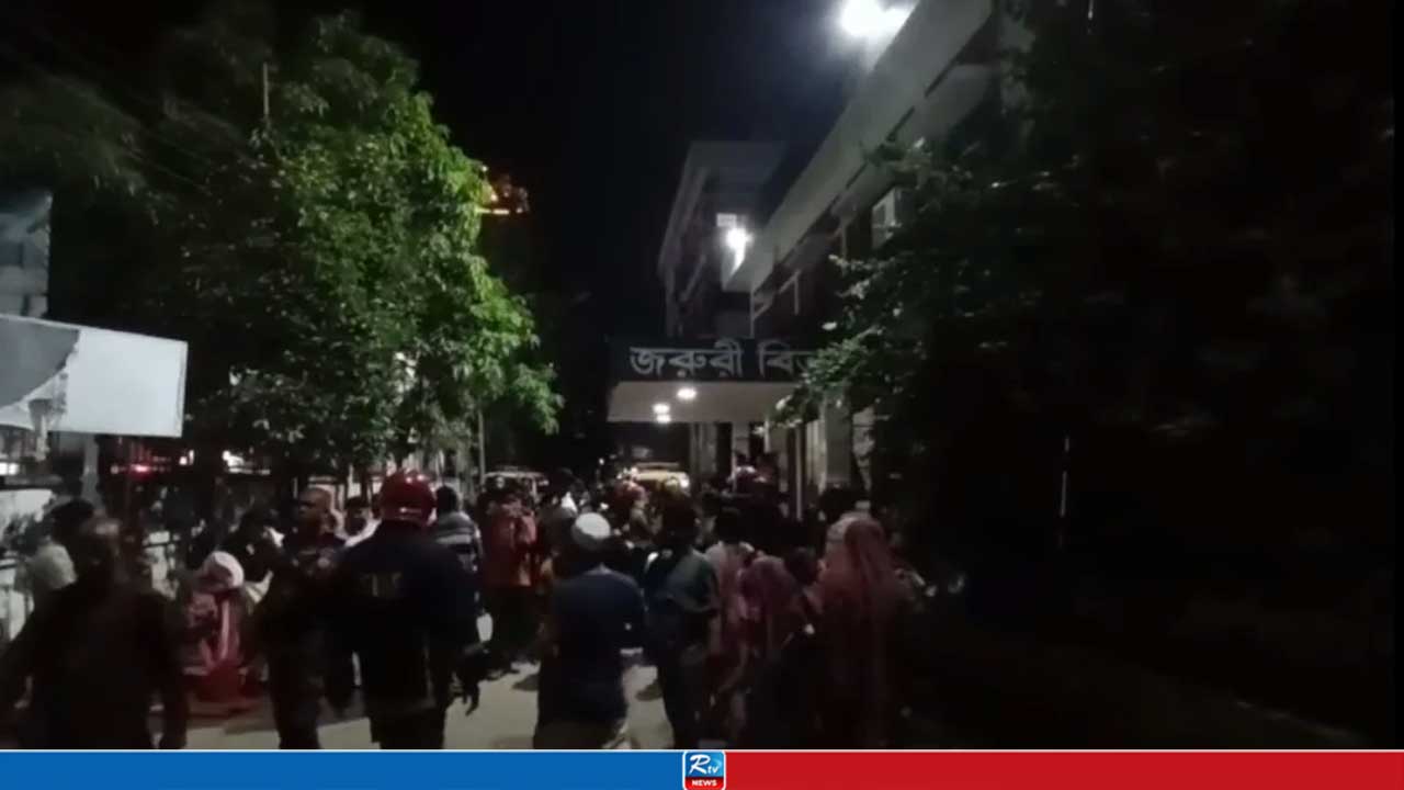 আগুন আতঙ্কে হাসপাতাল থেকে বেরিয়ে পড়লেন শতশত রোগী