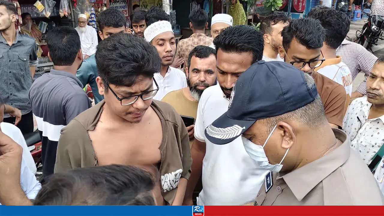 ঢাকায় ছাত্রলীগ সন্দেহে শিক্ষার্থীকে পিটিয়ে পুলিশে দিল ছাত্রদল