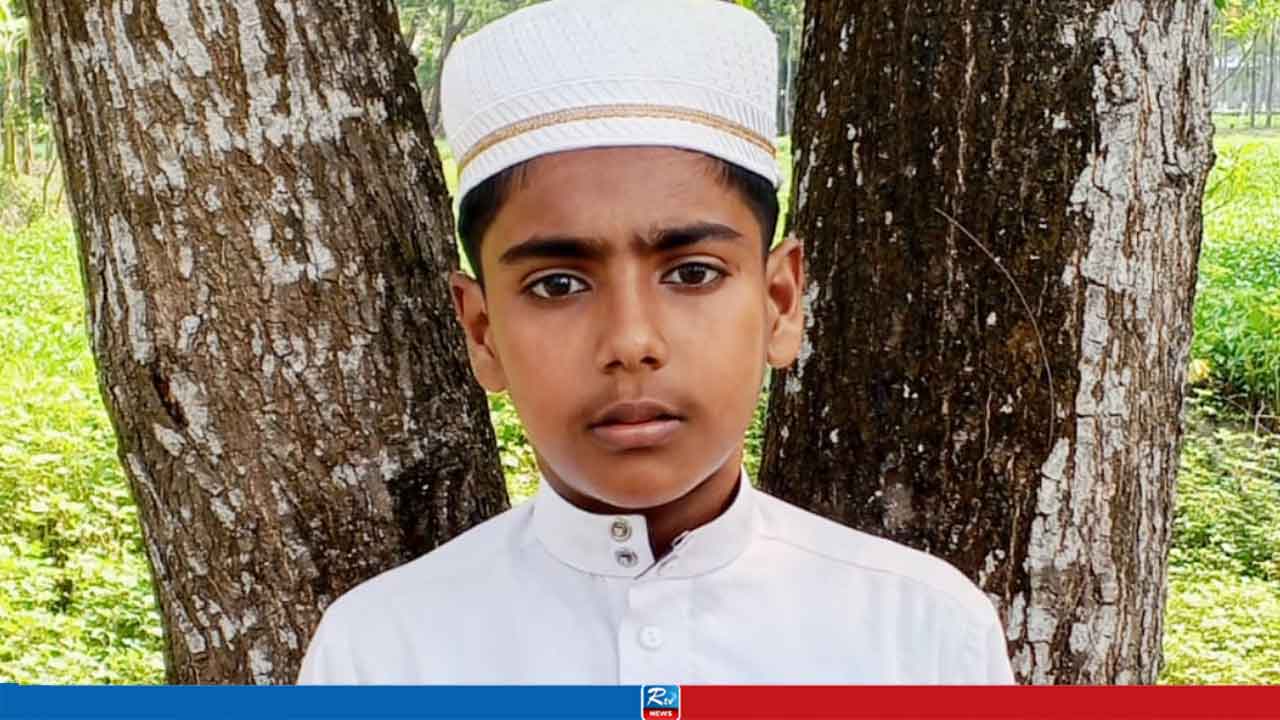 রাস্তার ওপর পড়েছিল মাদরাসাছাত্র, কাছে যেতেই ‘চোখ উঠল কপালে’