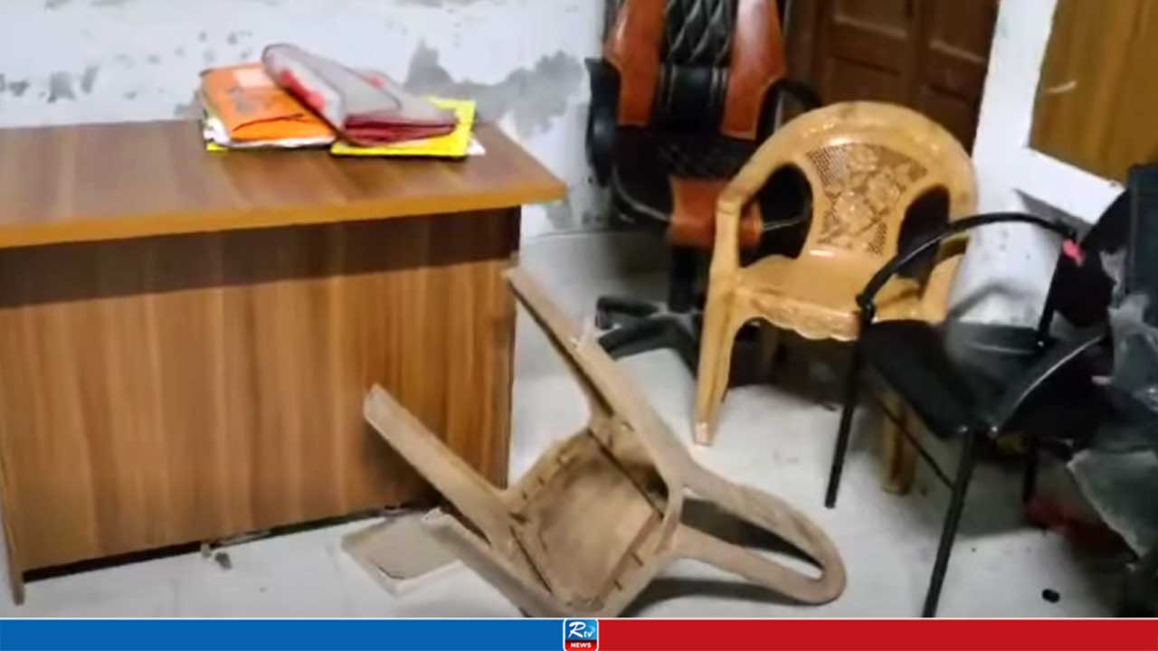 থানায় ভাঙচুর চালাল জিজ্ঞাসাবাদের জন্য আটক ১৭ কিশোর