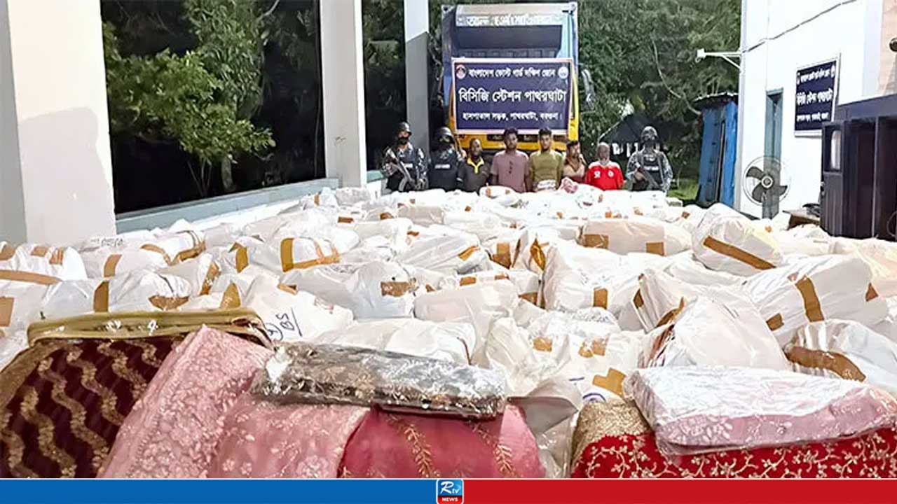জেলেদের ট্রলারে মাছের বদলে মিলল সাড়ে ৭ কোটি টাকার শাড়ি-পাঞ্জাবি