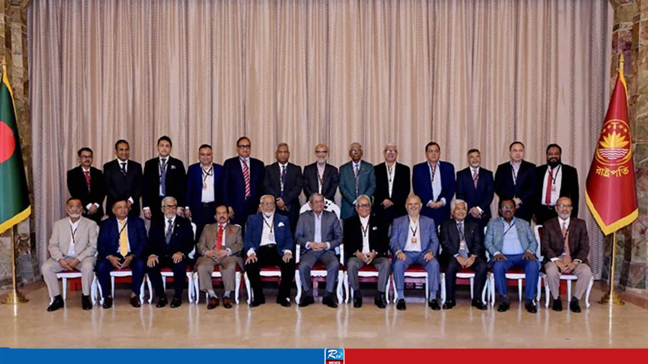 President Calls on Bankers to Work Devotedly to Restore Public Confidence
