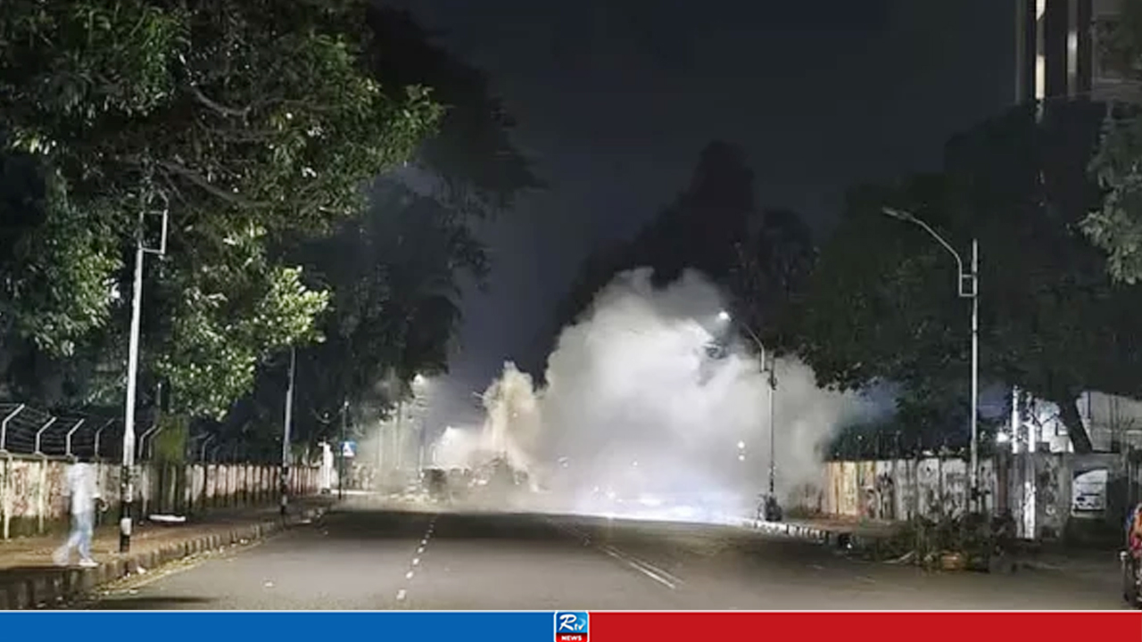 ককটেল ফোটালেই ৫ হাজার টাকা, যোগাযোগে ভারতীয় নম্বর: ডিবি