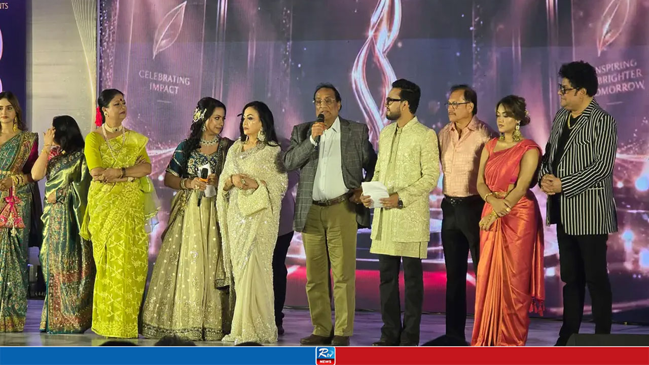আজীবন সম্মাননা পেলেন চিত্রনায়িকা নূতন-নৃত্যশিল্পী মুনমুন