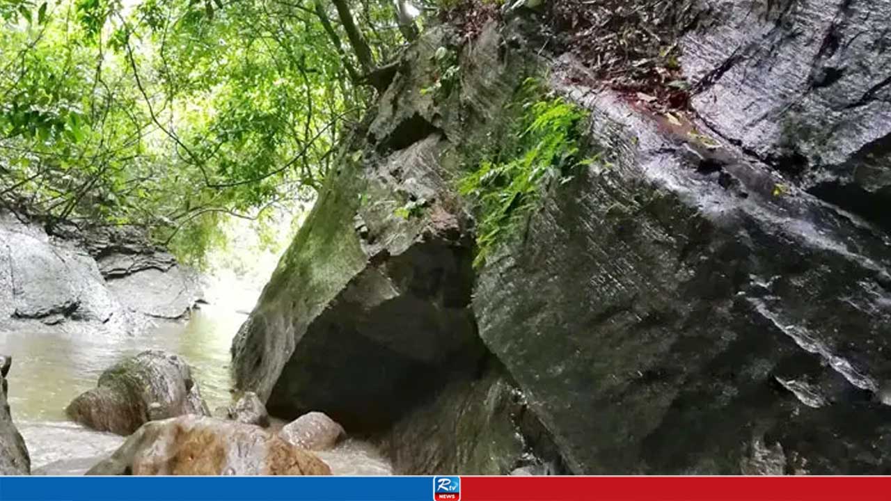 পথ ভুলে নেটওয়ার্কের বাইরে দুই পর্যটক, উদ্ধারে ৬ ঘণ্টার অভিযান