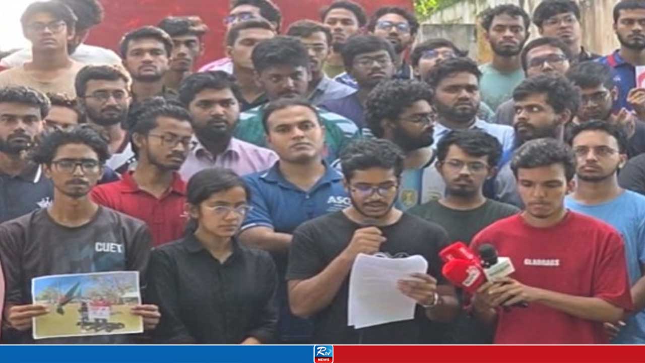উপাচার্যকে পুনর্বহালের দাবিতে উত্তাল চুয়েট, প্রধানমন্ত্রীর হস্তক্ষেপ চান শিক্ষার্থীরা
