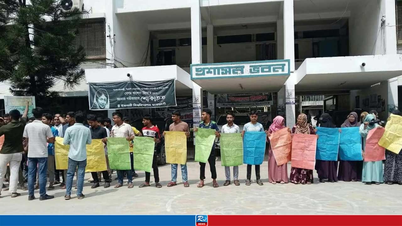 বাসচাপায় ইবি শিক্ষার্থীর বাবার মৃত্যু, ক্ষতিপূরণ দাবি