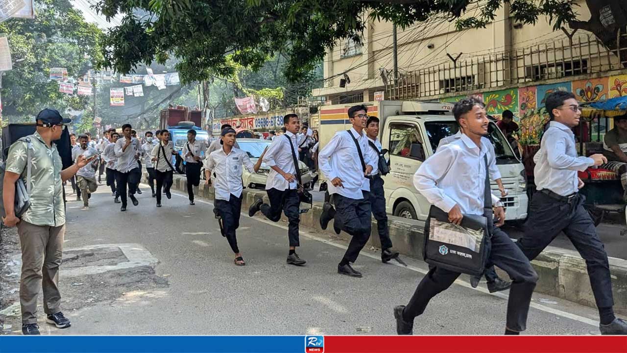 ঢাকা কলেজ-আইডিয়াল কলেজের শিক্ষার্থীদের তুমুল মারামারি