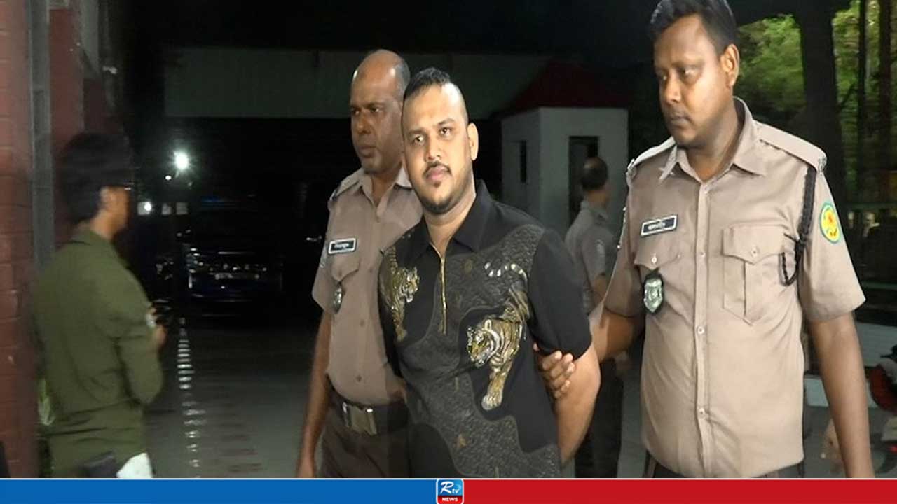 টয়লেটে যাওয়ার কথা বলে প্রিজনভ্যান থেকে পালালেন ‘পিচ্চি রাজা’