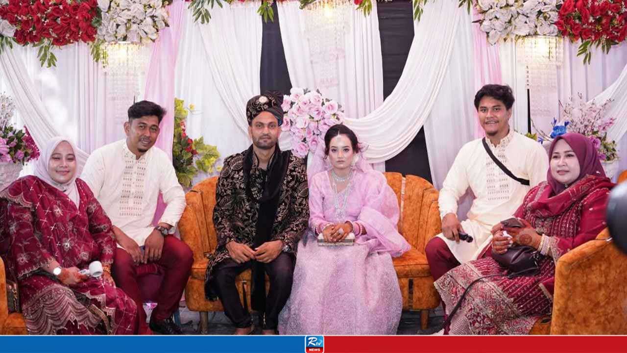 বন্ধুর বিয়েতে বাংলাদেশে এসে মুগ্ধ ৪ মালয়েশীয় নাগরিক