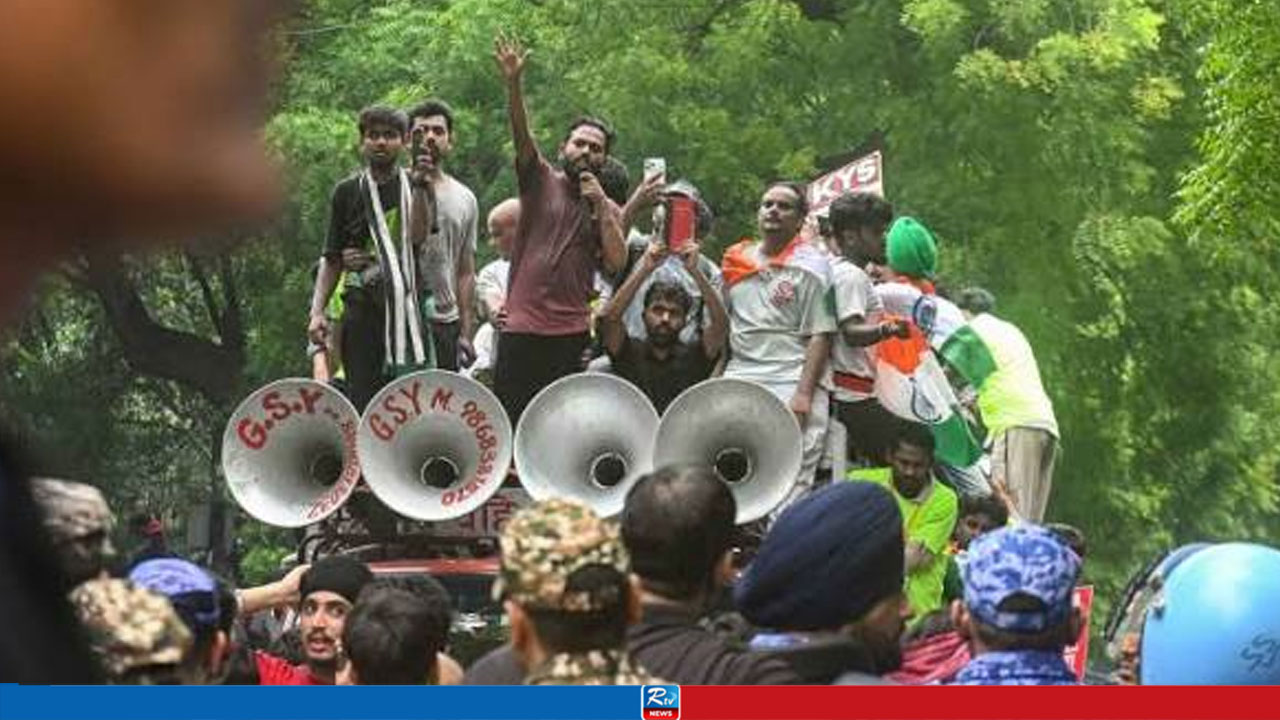 ভারতে এবার নতুন আন্দোলনের ডাক ‘তেলাপোকা’ পার্টির