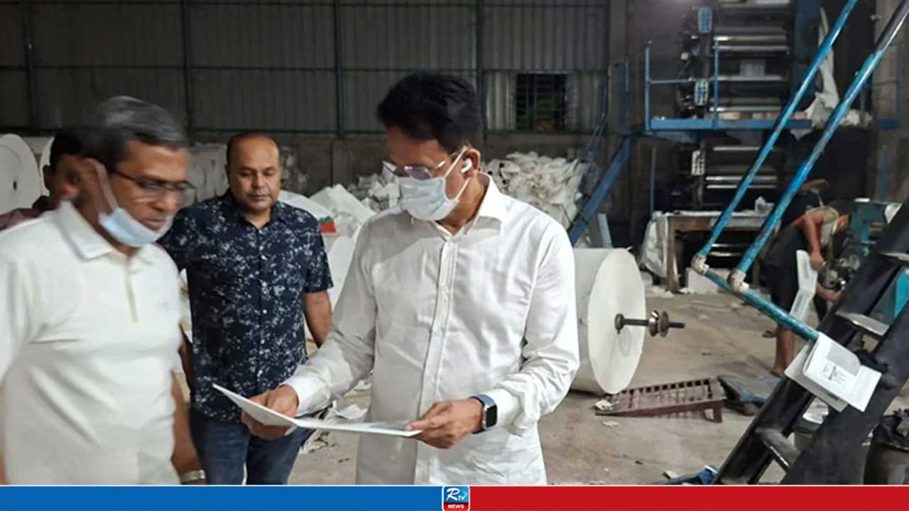 মধ্যরাতে হঠাৎ ছাপাখানায় শিক্ষামন্ত্রী