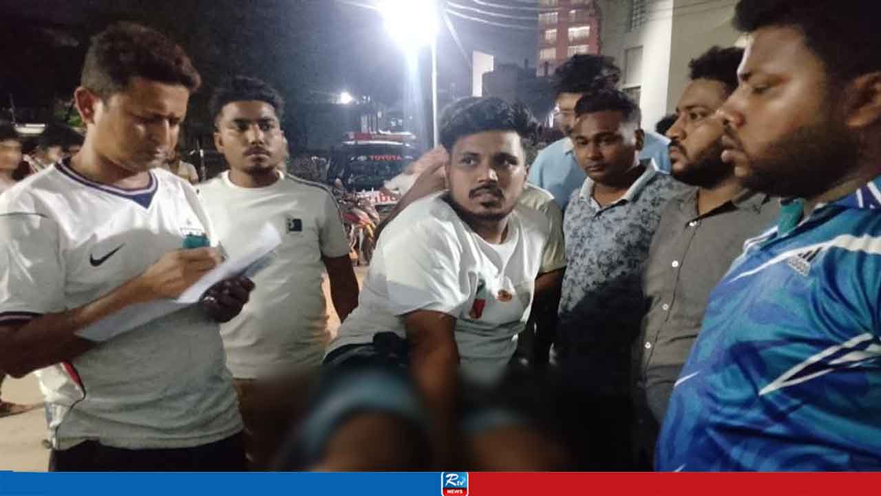রাতের আঁধারে ছাত্রদল নেতা ও তার দাদাকে বেধড়ক পিটুনি