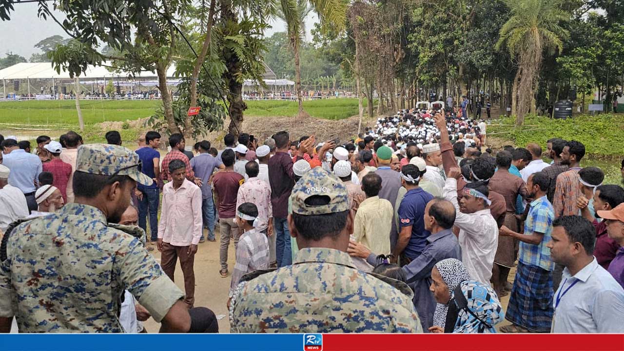 প্রধানমন্ত্রীকে দেখতে পরশুরামে নেতাকর্মী-জনসাধারণের ঢল