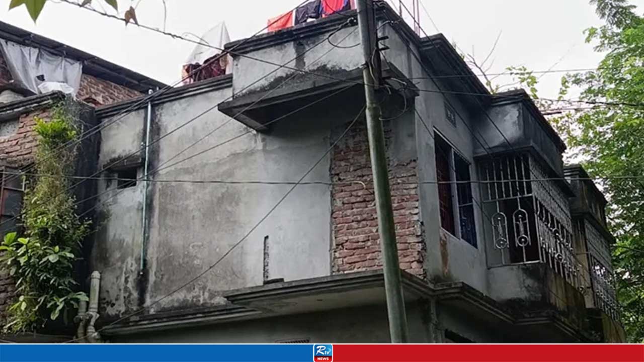 দুর্গন্ধের উৎস খুঁজতে গিয়ে মিলল শিক্ষিকার হাত-পা বাঁধা মরদেহ