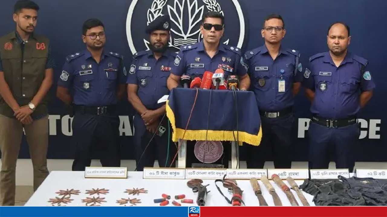 চট্টগ্রামে সন্ত্রাসীদের গুলিতে আহত ১২ পুলিশ