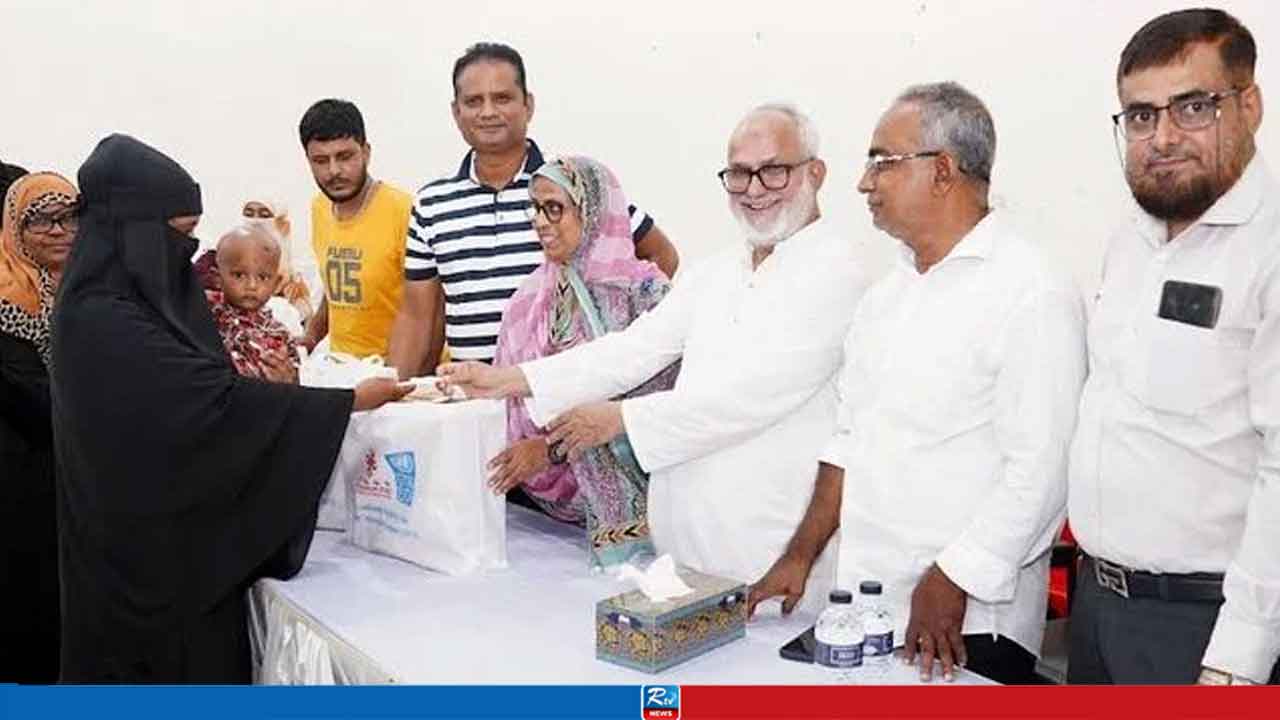 ৪৪৫ পরিবারের মধ্যে খাদ্য বিতরণ