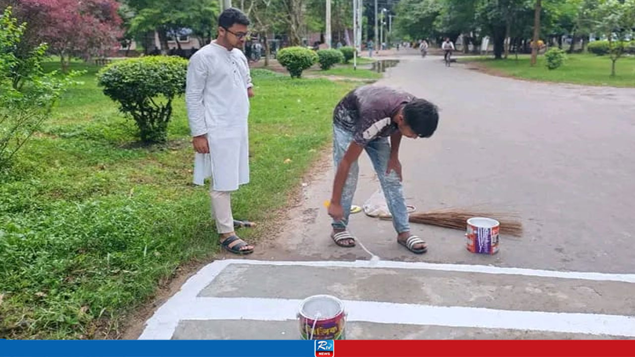 এক হাত নেই তবুও শিক্ষার্থীদের জন্য নিরলস কাজ করে যাচ্ছেন রাকসুর মাসুদ
