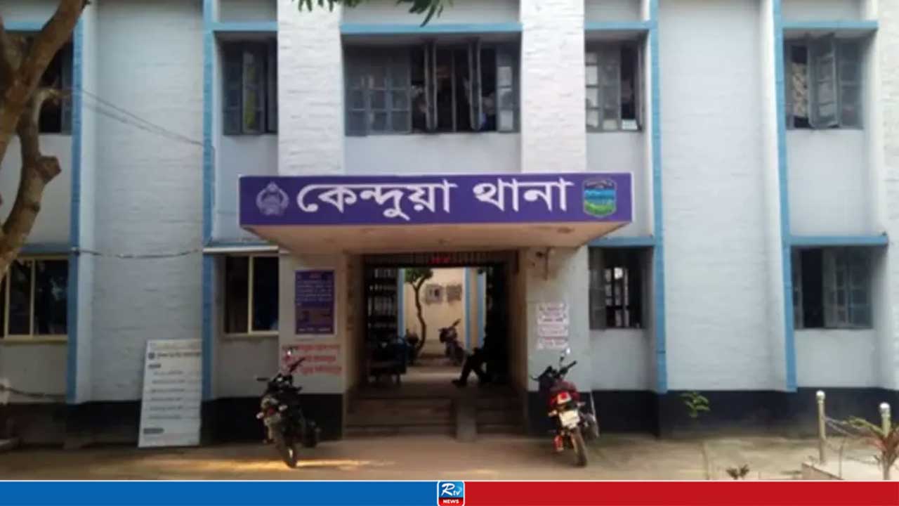 বাকিতে সিগারেট না দেওয়ায় দোকানির গায়ে পেট্রল ঢেলে আগুন