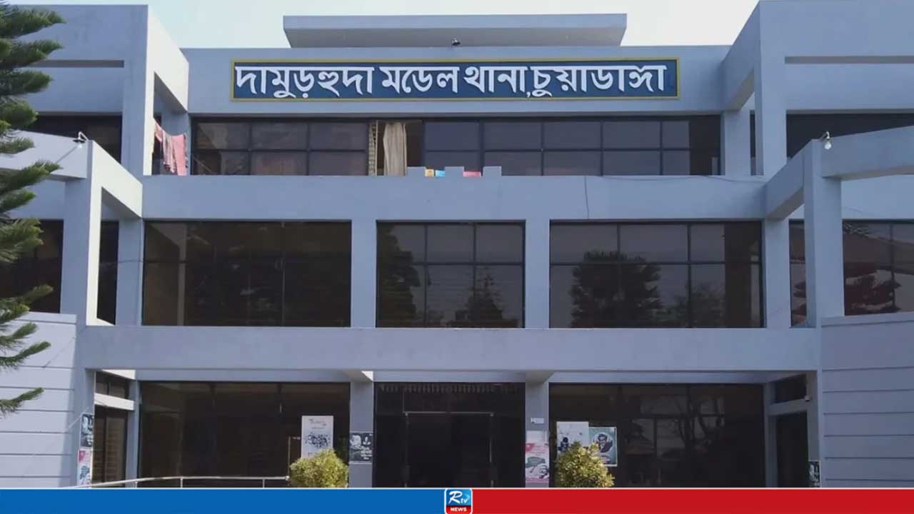 প্রকাশ্যে বৃদ্ধের বুকে লোহার শিক ঢুকিয়ে হত্যা