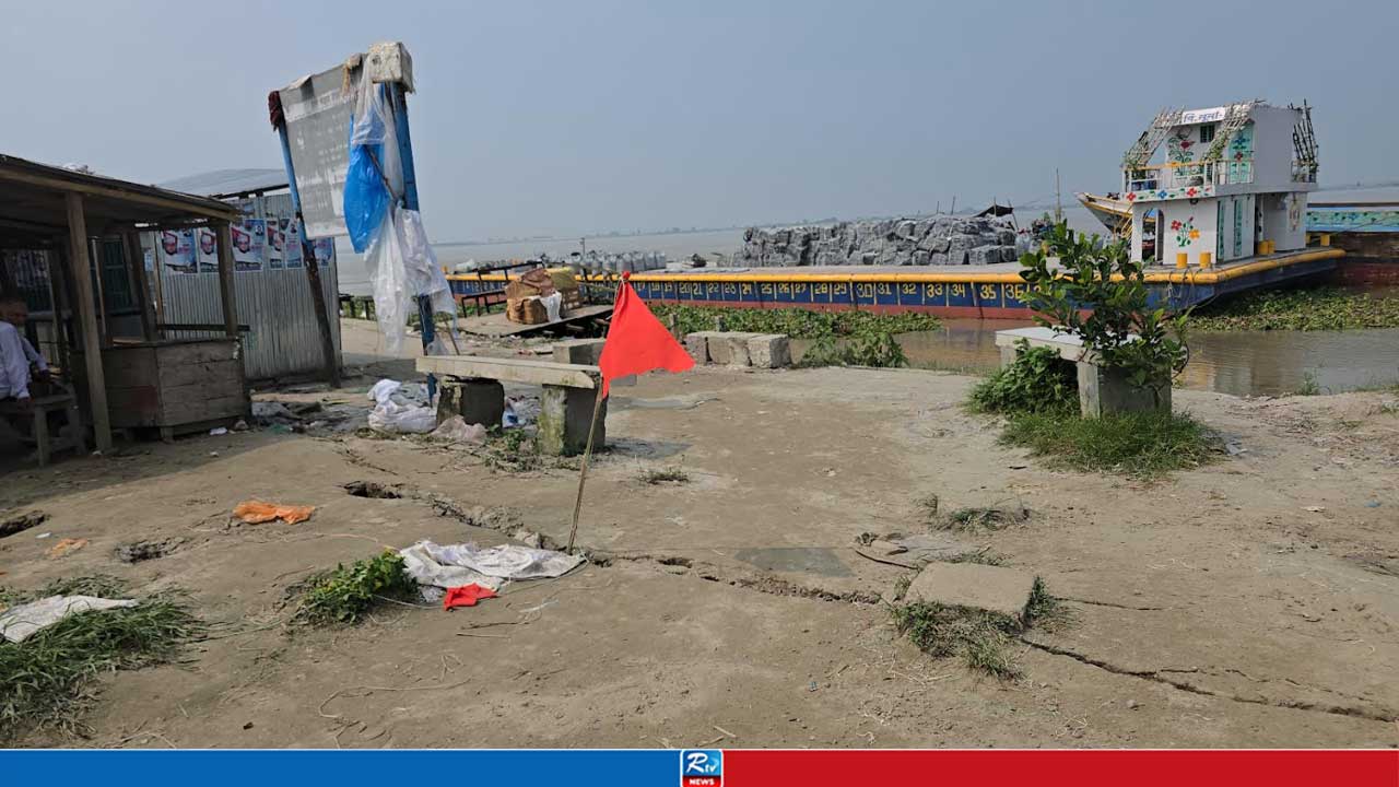 ১ হাজার ৪০৩ কোটি টাকার পদ্মার বাঁধে ফাটল, ২০ মিটার নদীগর্ভে বিলীন