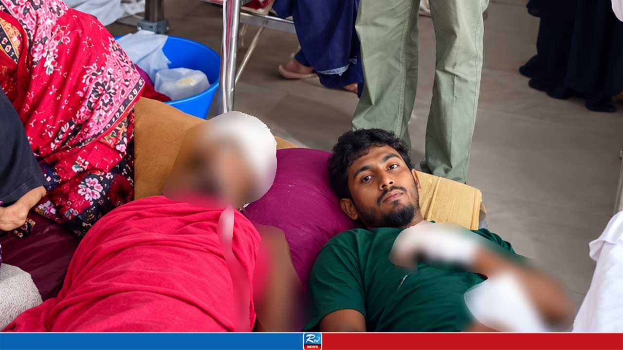 গভীর রাতে বিএনপি নেতার বাড়িতে হামলা করে লুট: বাবা জখম, ছেলে গুলিবিদ্ধ