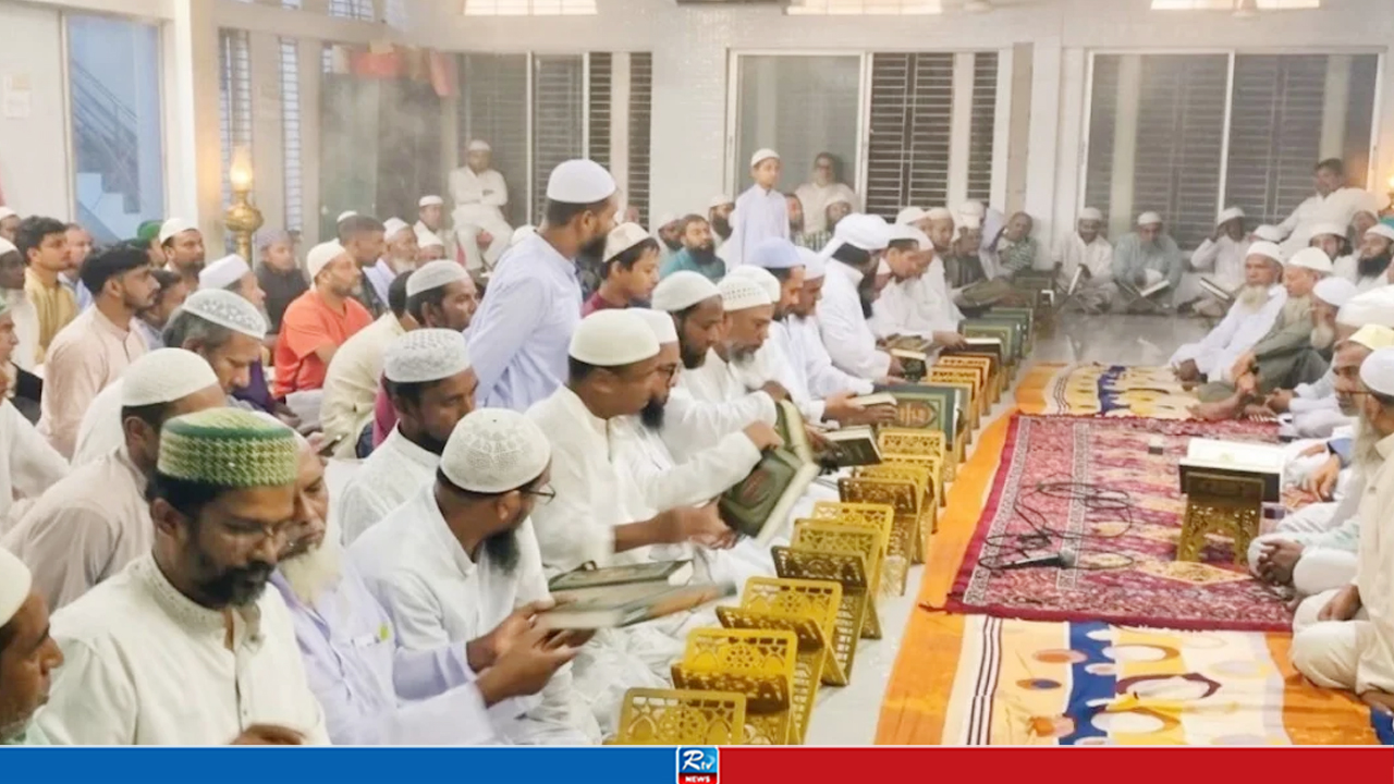 শেষ বয়সে এসেও কোরআন শেখার নেশায় কর্মজীবীরা