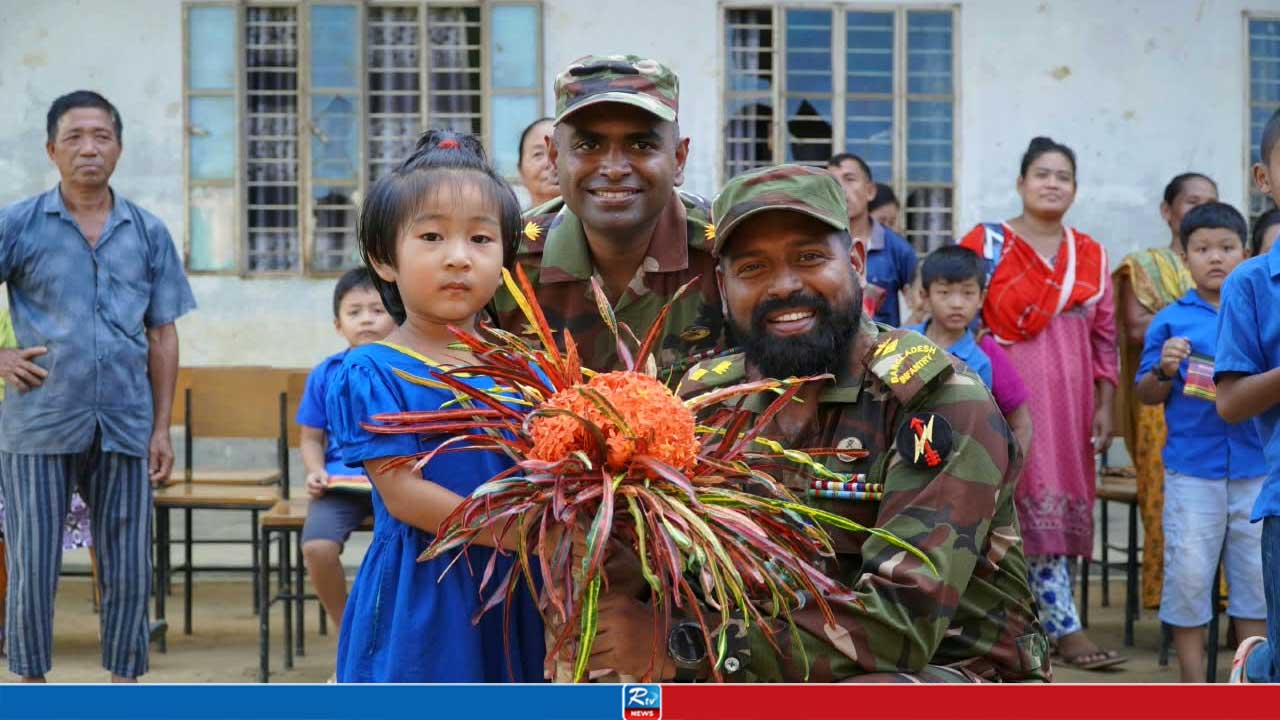 লংগদুতে আবাসিক বিদ্যালয়ের শিক্ষার্থীদের মধ্যে শিক্ষা উপকরণ বিতরণ