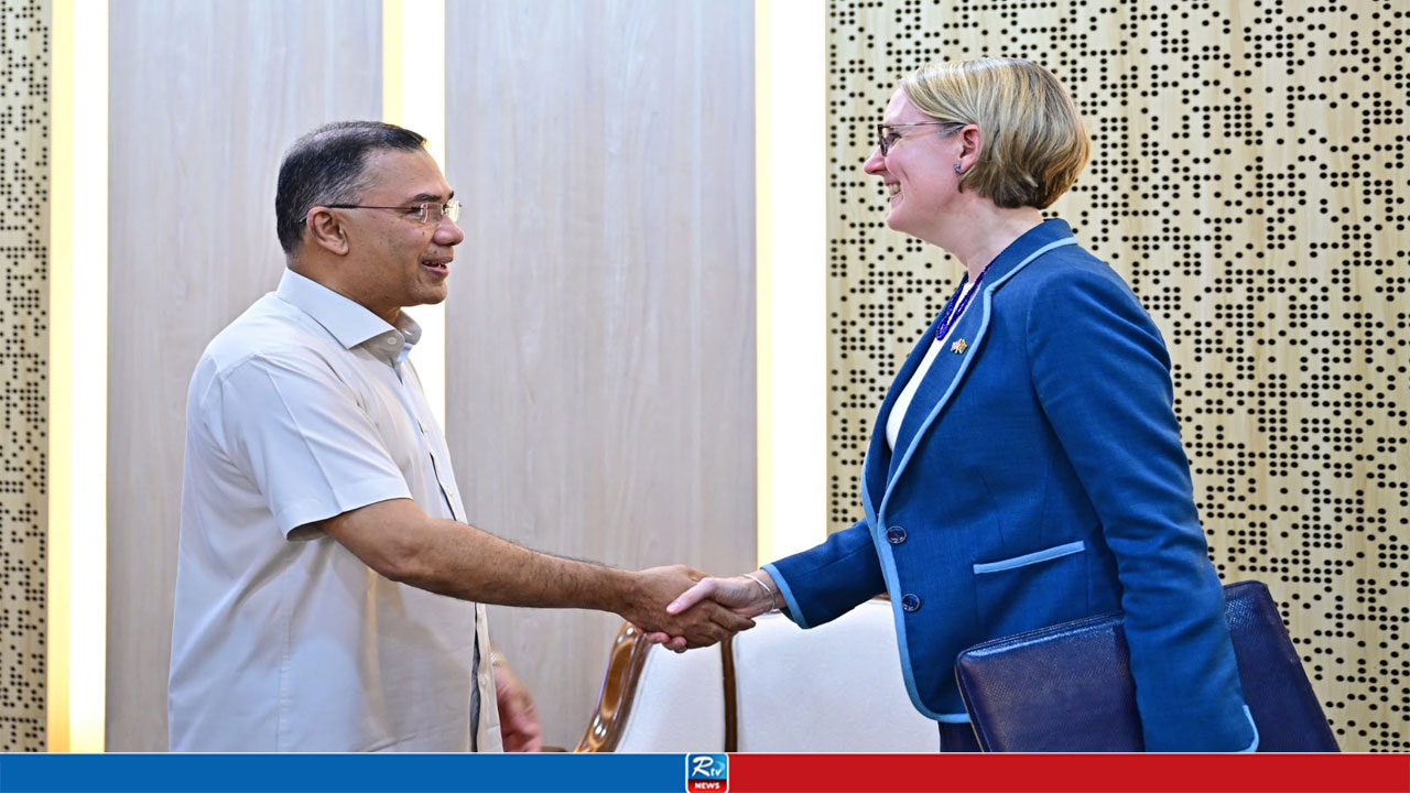 প্রধানমন্ত্রীর সঙ্গে যুক্তরাজ্যের হাইকমিশনারের সাক্ষাৎ