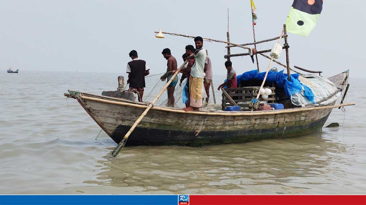 নিষেধাজ্ঞা ঘিরে দুশ্চিন্তায় হাতিয়ার জেলেরা
