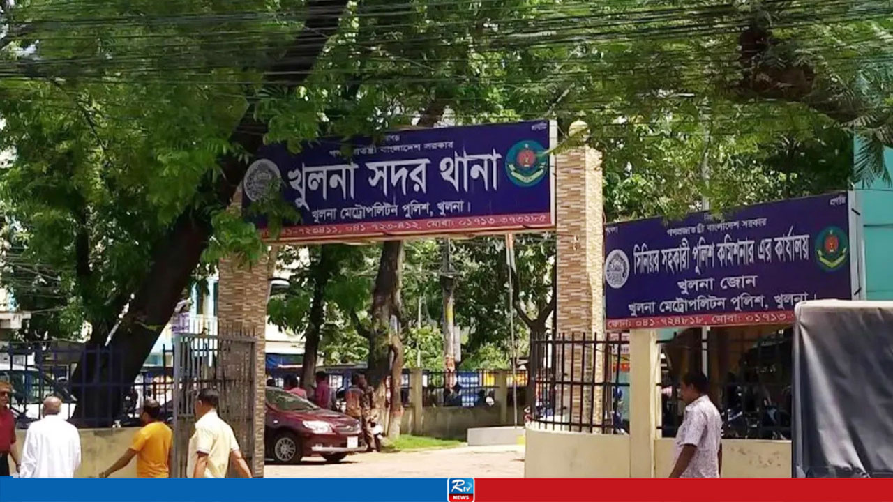 এবার পুলিশ ইন্সপেক্টরকে চাপাতি দিয়ে কুপিয়ে টাকা-মোবাইল ছিনতাই