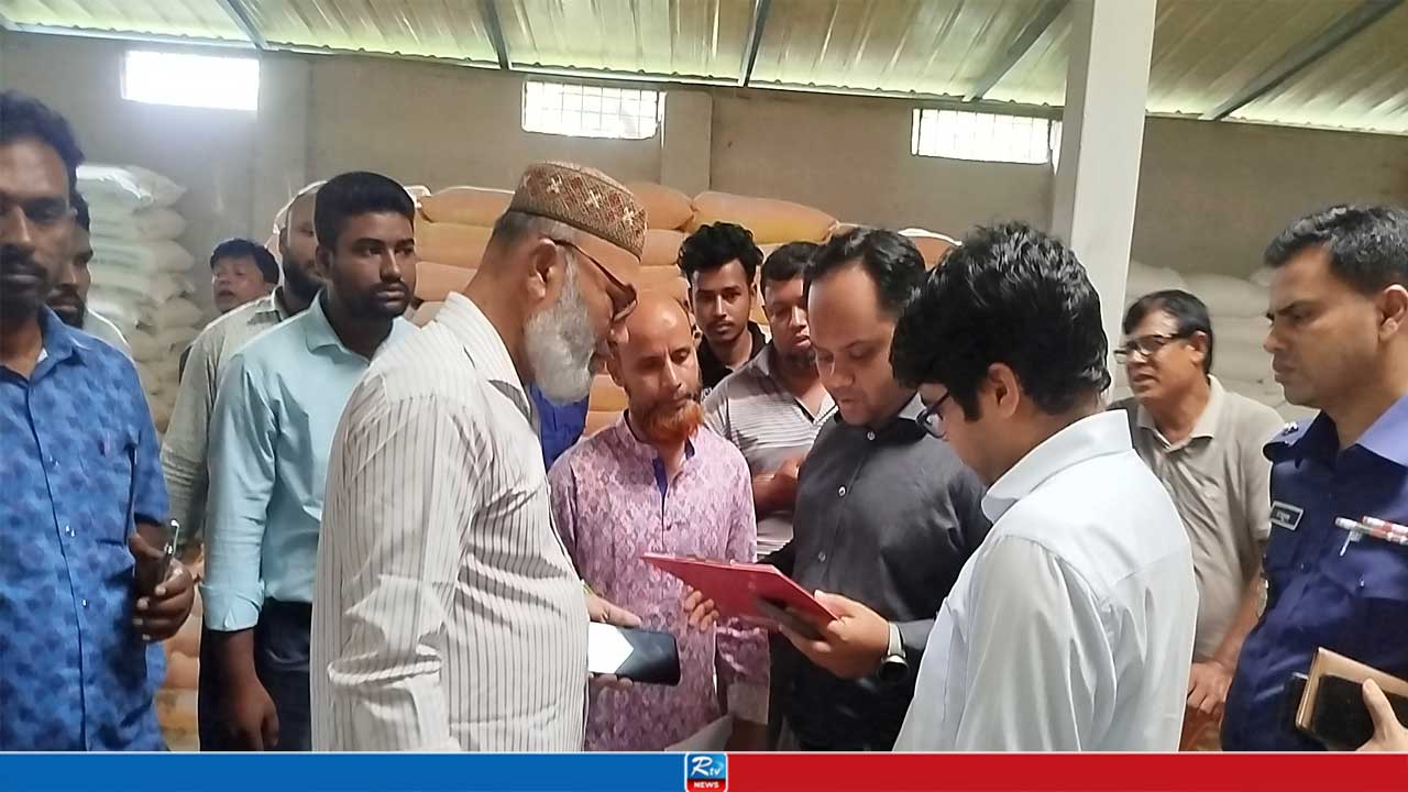 রংপুরে নকল সার কারখানায় অভিযান
