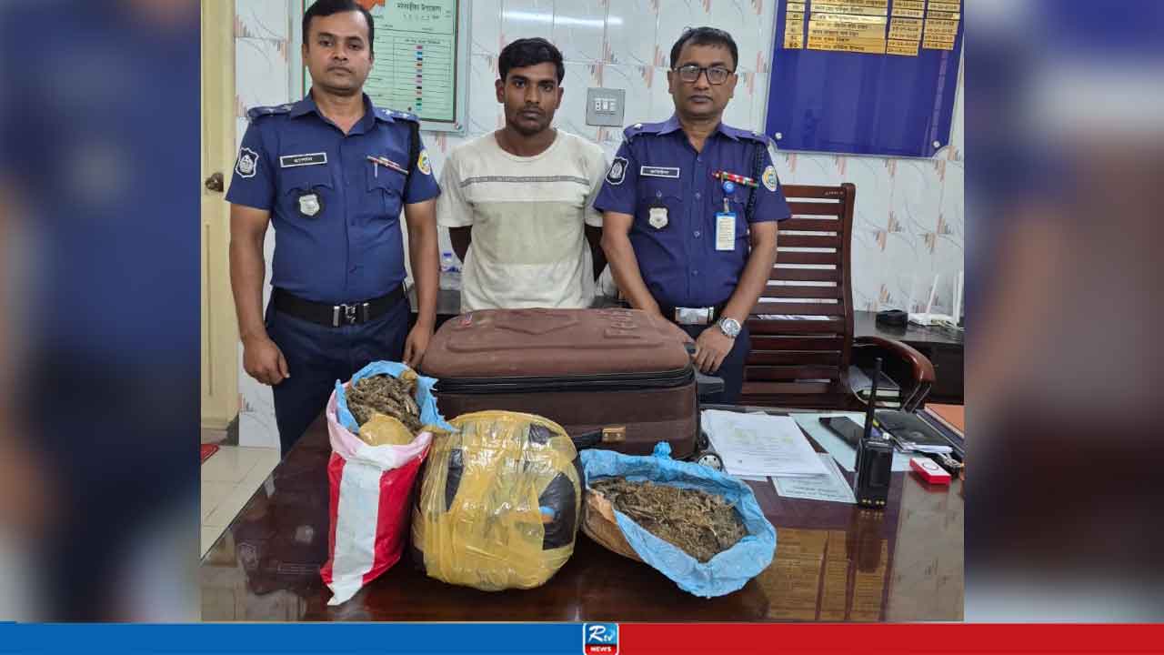 ট্রলি ব্যাগে তল্লাশি চালাতেই সামনে এলো ‘চরম সত্য’