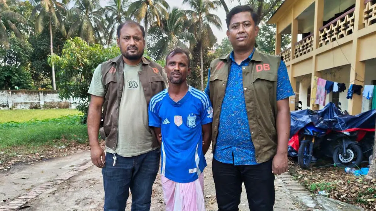 গ্রেপ্তারকৃত হত্যাকারী ও ধর্ষক মো. সুমন মিয়া (৩৫)। ছবি: সংগৃহীত