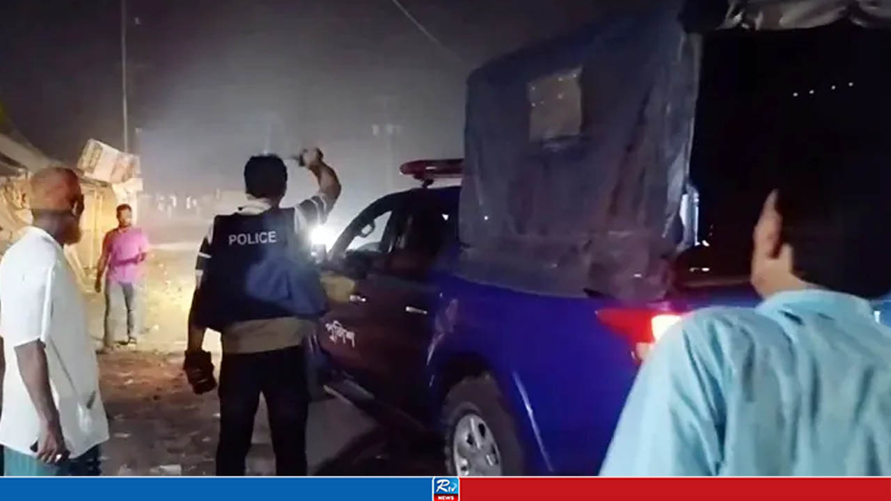 মাদক বিক্রির টাকা ভাগাভাগি নিয়ে সংঘর্ষ, অর্ধশত হাতবোমা বিস্ফোরণ