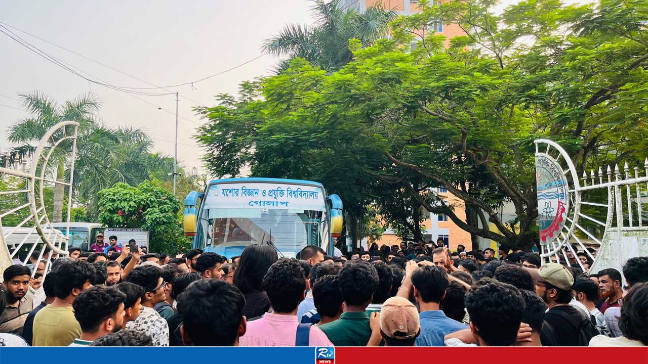 যবিপ্রবিতে সিগারেট ধরানো নিয়ে জুনিয়রের হাতে সিনিয়র মারধরের শিকার