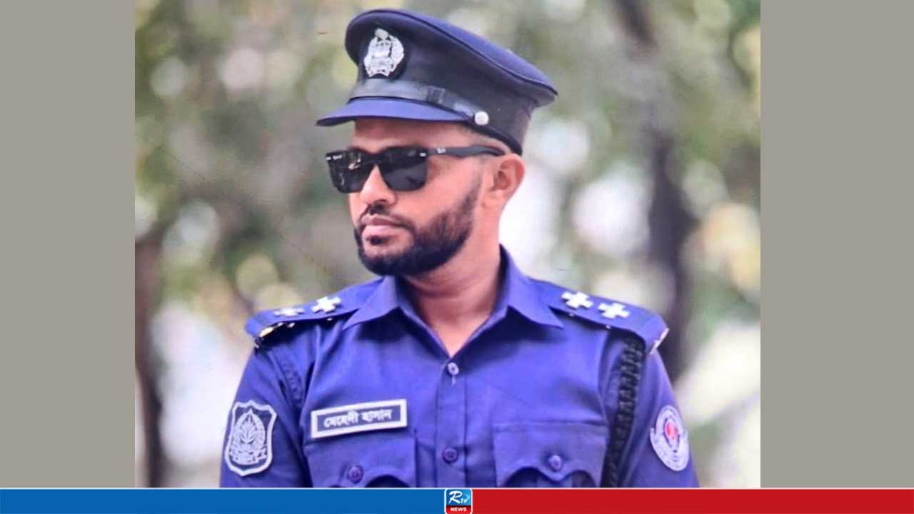 চোরাই বলে শিক্ষার্থীর আইফোন হাতিয়ে ক্ষান্ত হননি এসআই, ঘুষও নিলেন ১৭ হাজার