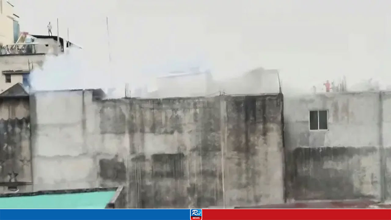 রাজধানীর পুরান ঢাকায় ভয়াবহ আগুন, নিয়ন্ত্রণে ৫ ইউনিট
