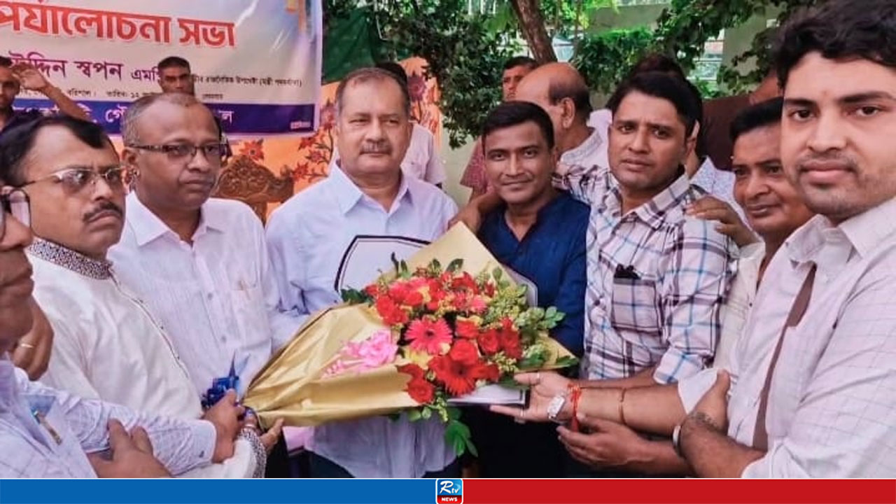 উৎসবমুখর পরিবেশে দুর্গোৎসবের নির্দেশনা দিয়েছেন প্রধানমন্ত্রীর