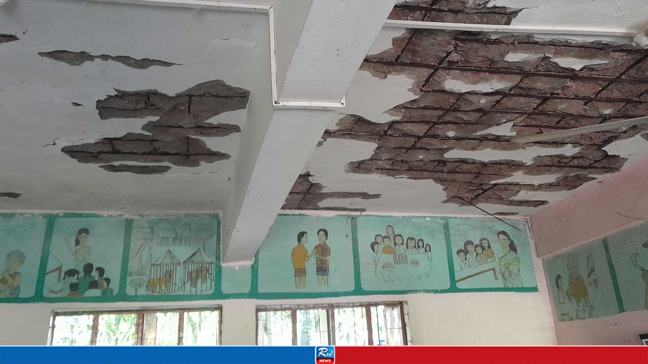 ক্লাসরুম যেন মরণফাঁদ