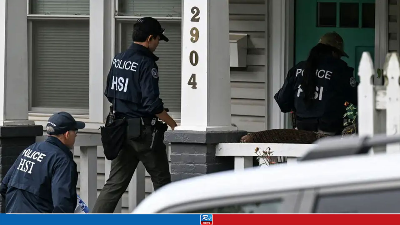 US Federal Agents Search Home of Trump Critic Ilhan Omar