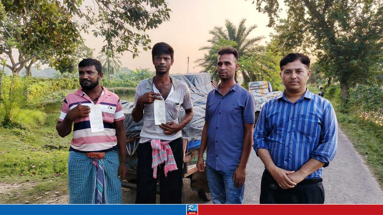 আলমসাধুতে করে নিষিদ্ধ মুরগির বিষ্ঠা নিয়ে যাচ্ছিলেন দুই যুবক, অতঃপর...