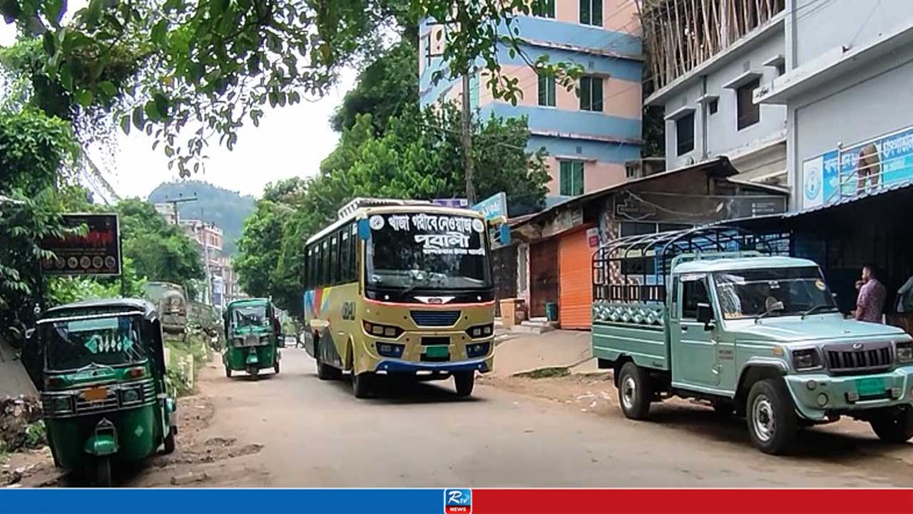 ৬ দিন পর বান্দরবান-থানচি সড়কে বাস চলাচল চালু