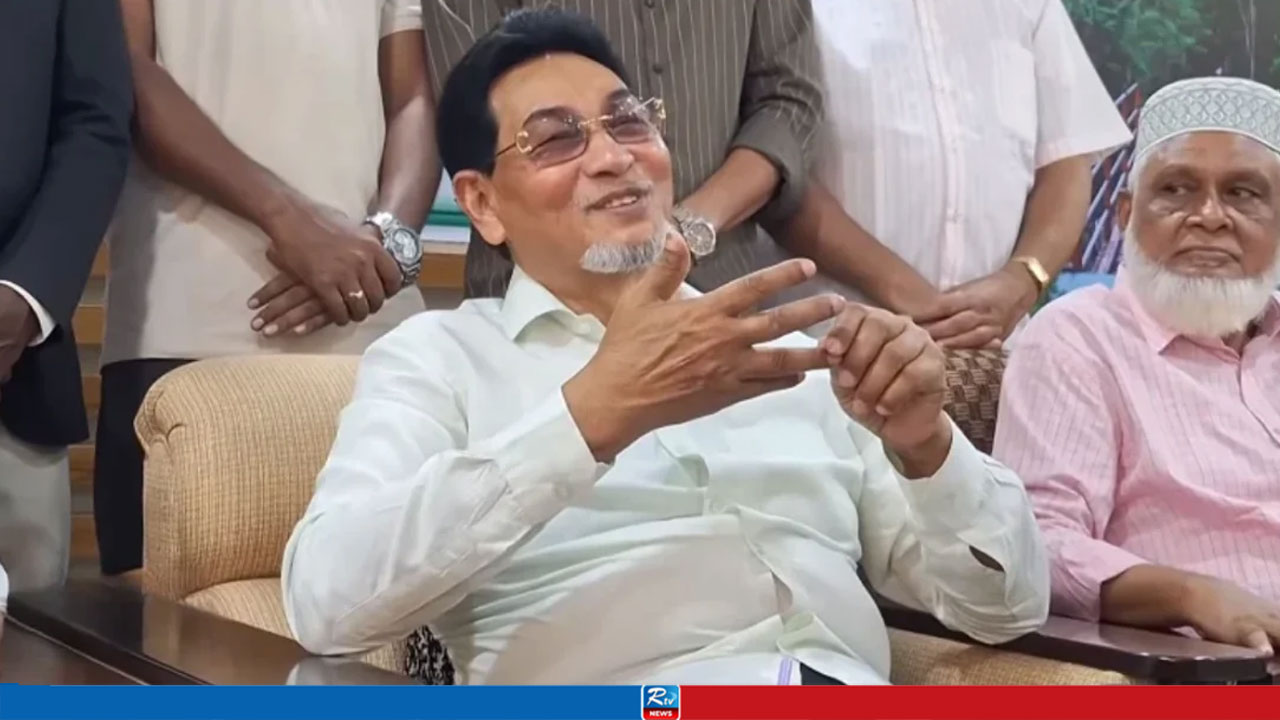‘শেখ হাসিনার দুপুরের খাবার খরচ ছিল সাড়ে ১০ লাখ, তারেক রহমান খান ১৫০ টাকায়’