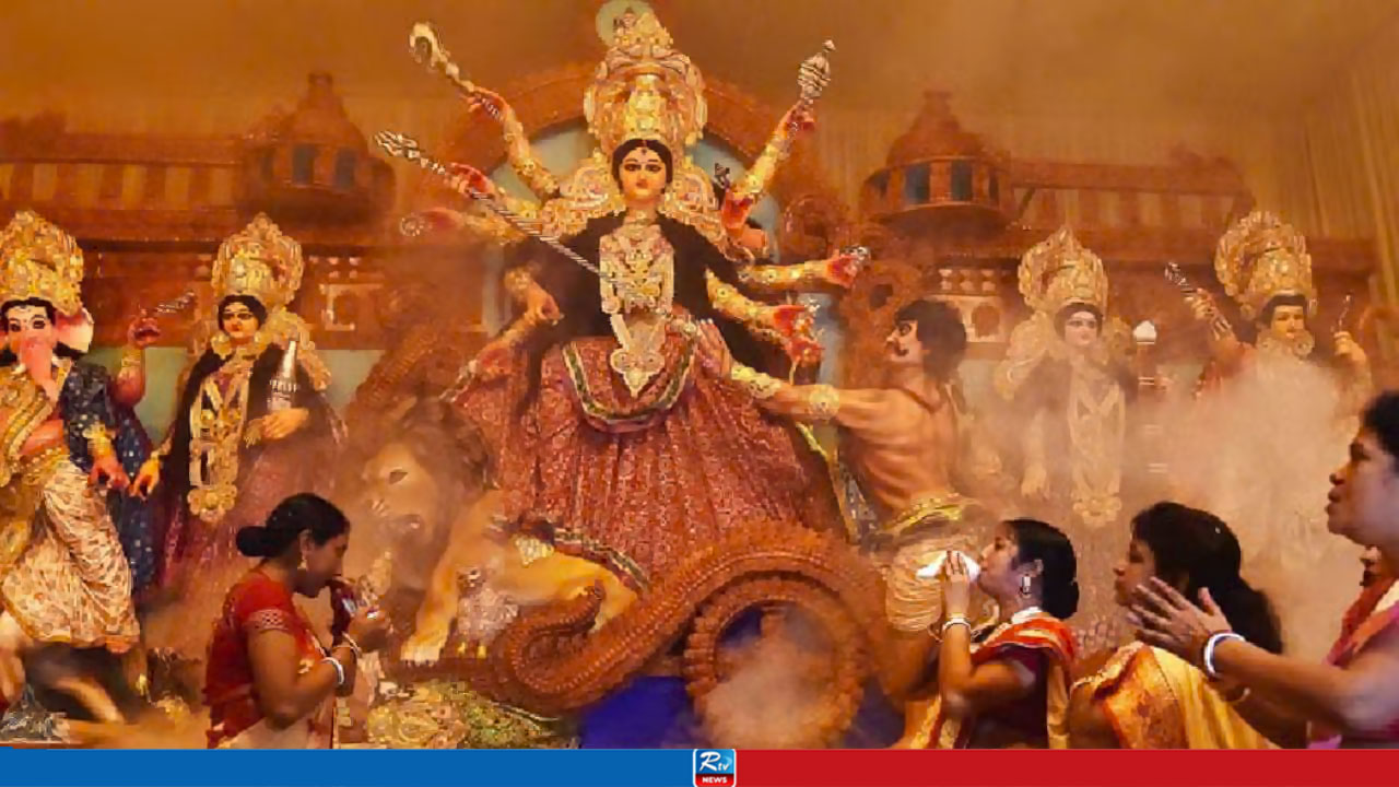 শেষ মুহূর্তে দুর্গাপূজার প্রস্তুতি, শুক্রবার বাজবে ঢাকের বাদ্য